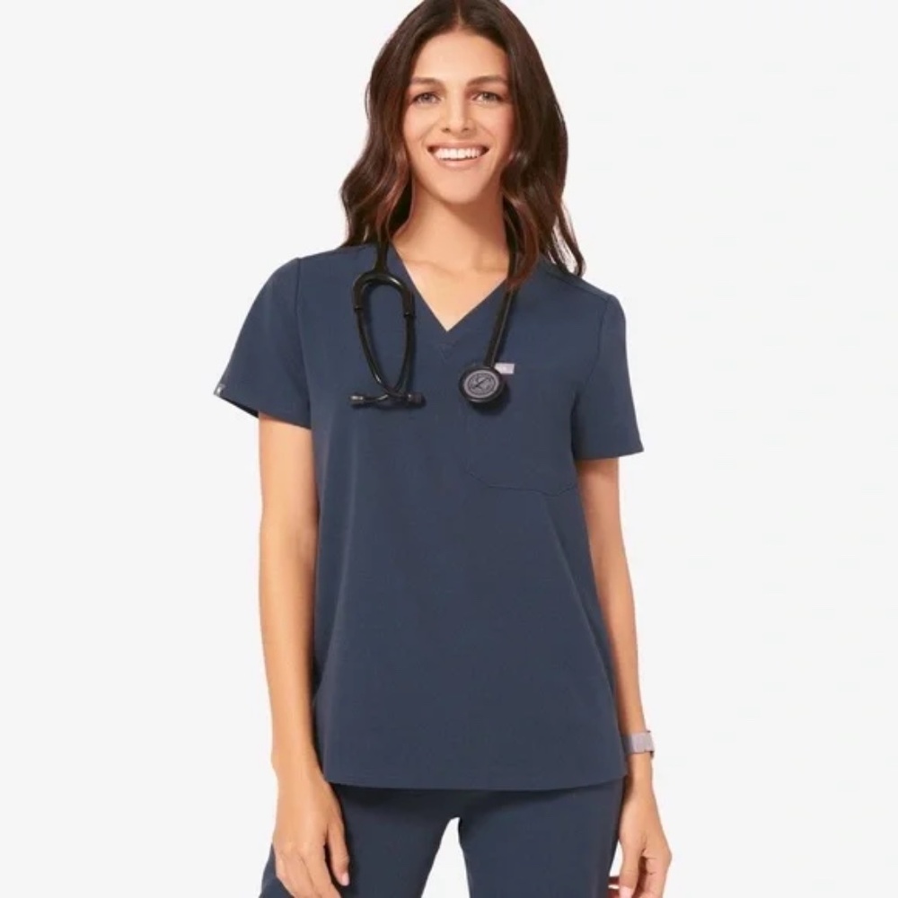 FIGS Catarina Top